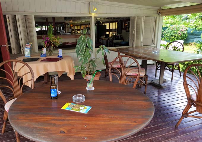La Plantation open-air cafe is popular for Tahitian and French food.