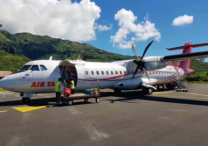 The airport close by offers 10-minute flights to Tahiti.