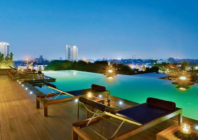 Best luxury hotel with pool in Chiang Mai (Rooftop infinity pool at Anantara).