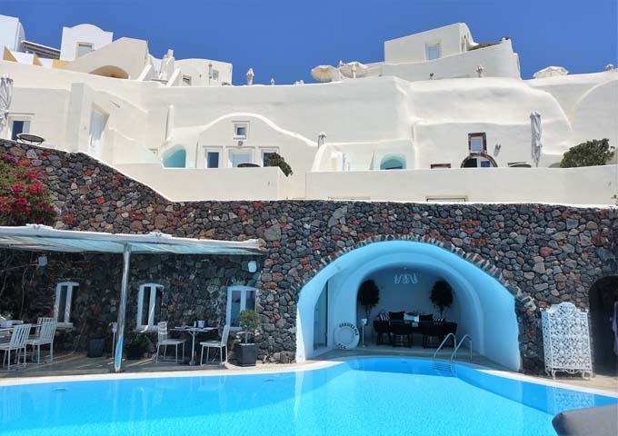 The hotel features a pool, pool bar, and a cave table.