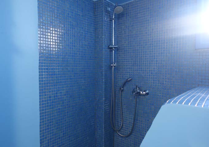 The Superior Studios feature tiled showers.