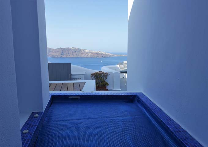 The outdoor jacuzzi is covered and offers great views.
