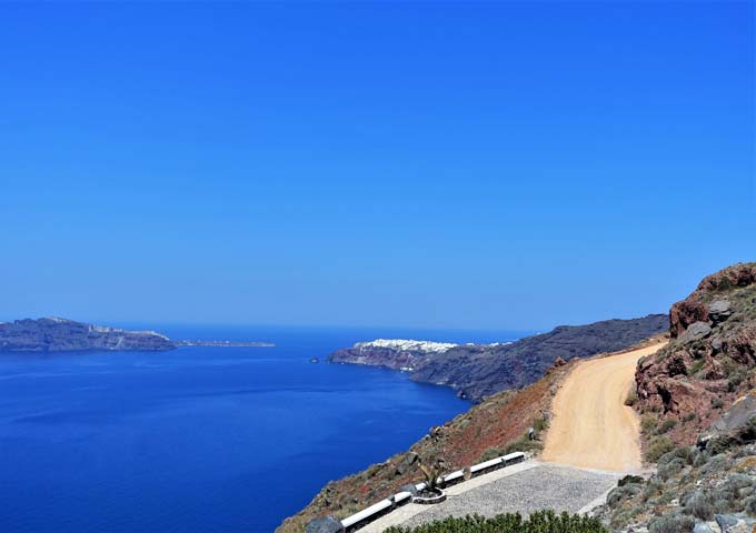 The Oia-Fira hiking trail is just 1-minute from the hotel.