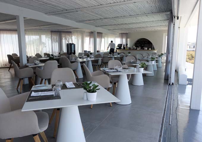 The hotel restaurant offers delicious and modern Greek dishes.