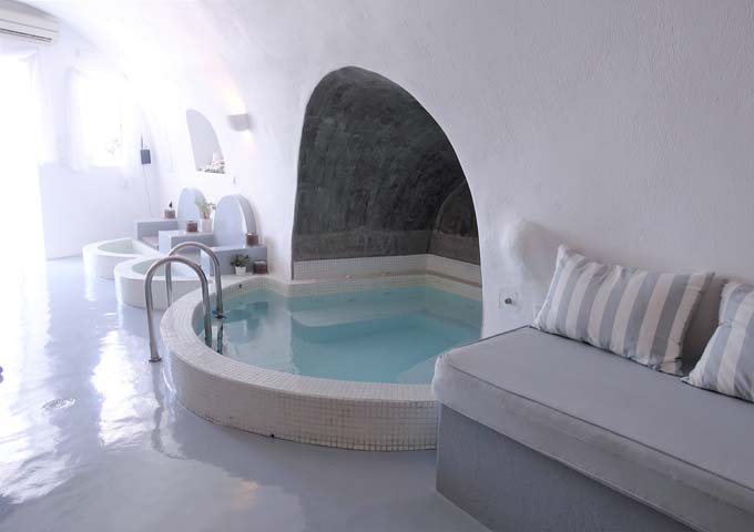 The spa has a cave-style jacuzzi.
