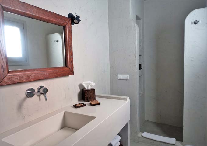 The villa's main bathroom has a traditional design.