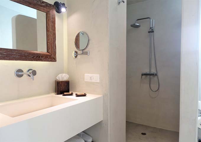 The Deluxe Suite bathroom has a Cycladic open-style shower.