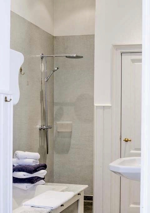 The suite bathrooms feature rain showers and/or bath tubs.