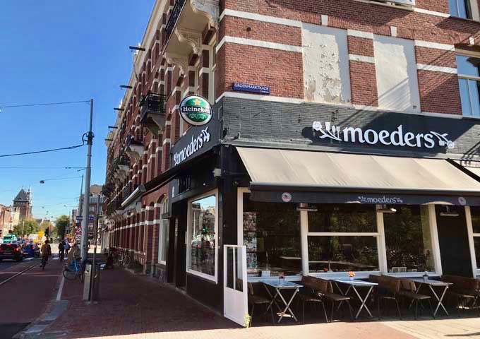 Moeders serves good and heart Dutch classic dishes.