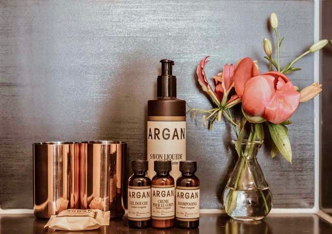 Organic bath products and fresh flowers brighten up the room.