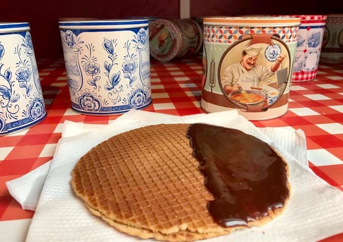 Stroopwafels can be eaten with or without chocolate.