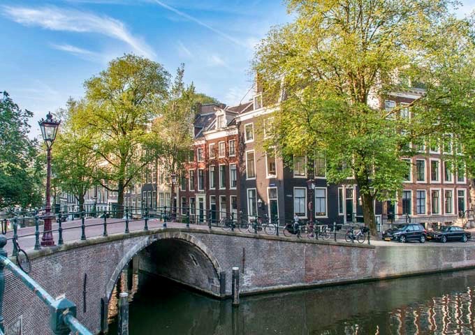 amsterdam the vangard canals 2
