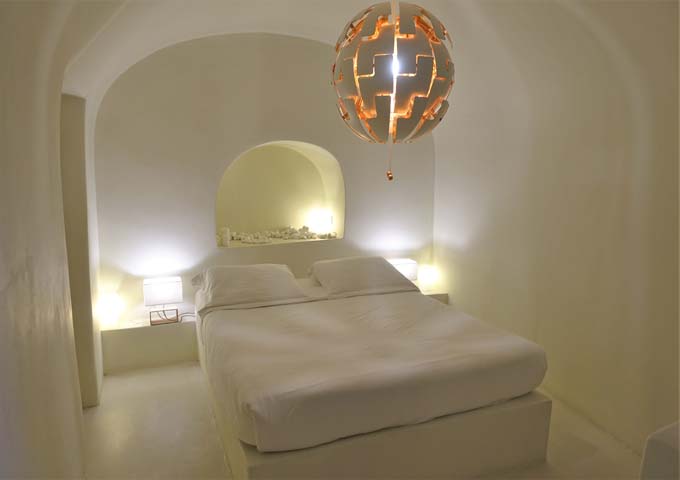 The second cave-style bedroom features a hanging lamp with adjustable brightness.