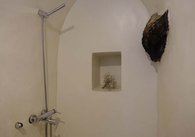 The shower too has exposed lava rocks.