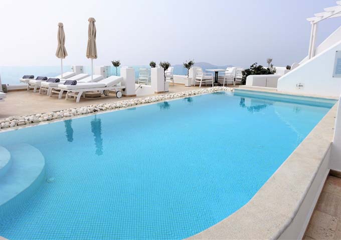 Review of Above Blue Suites in Imerovigli, Santorini.
