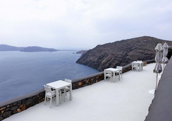 A popular breakfast area is on the cliffside terrace.