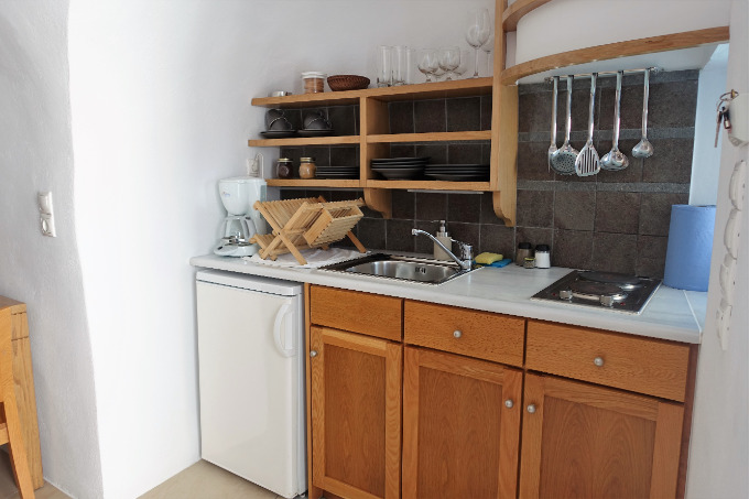 The Cupid Room features a fully-equipped kitchenette.