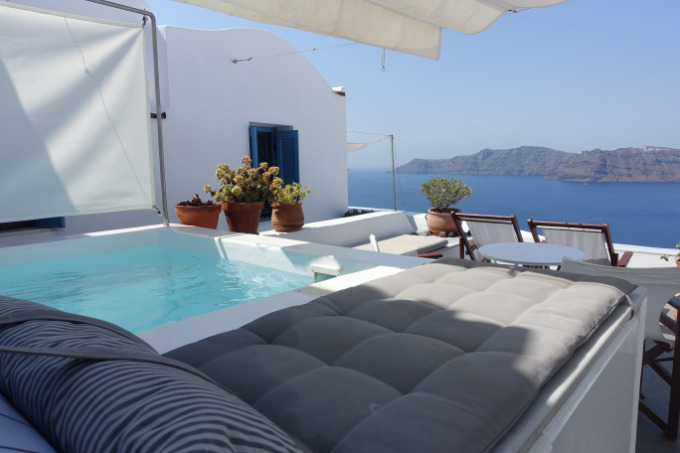 Review of Gabbiano Apartments in Oia, Santorini.