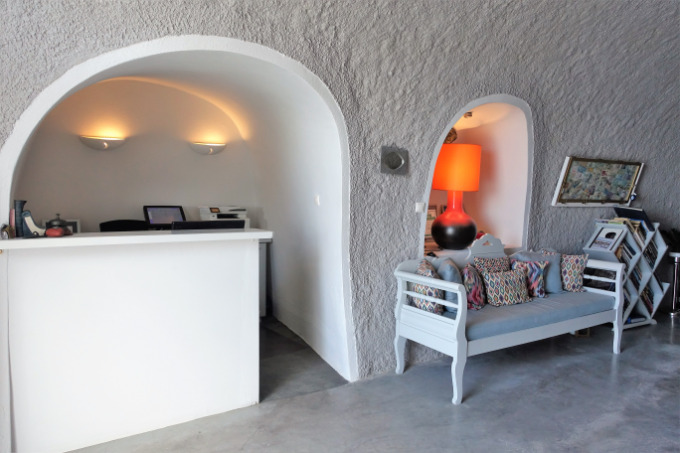 The original cave-style architecture is carefully preserved in the reception.