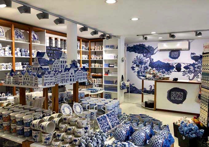 Heinen Delfts Blauw sells Holland's famous blue-and-white ceramics.