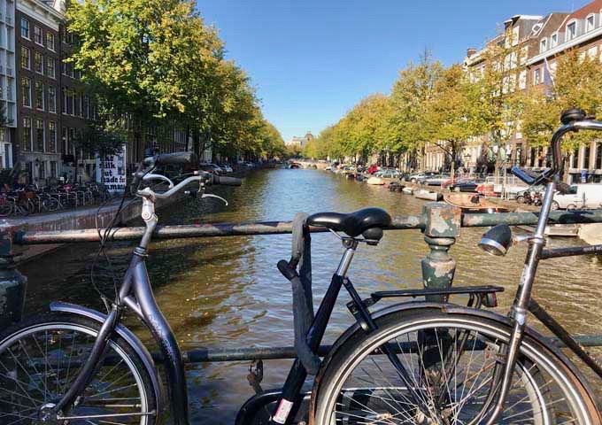 Torensluis square leads to the historic canal ring.
