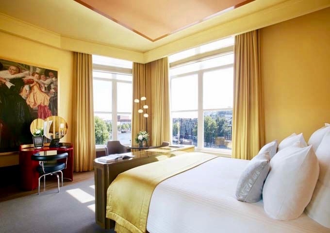 Junior Suites feature river views and Dutch Masters.