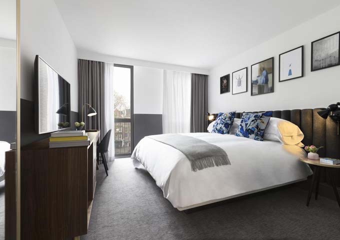 King Rooms offer better city views and spacious bathrooms.
