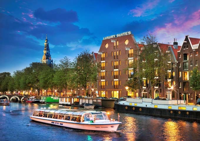 Review of Hotel Luxury Suites Amsterdam.