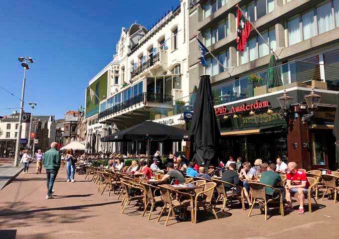 Rembrandtplein square is full of bars and clubs.