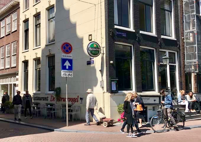 Restaurant de Struisvogel serves good French-inspired dishes.