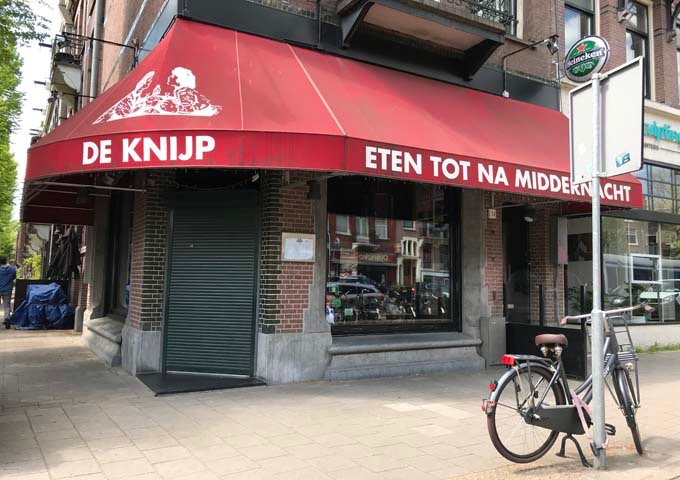 De Knijp is a French bistro popular with concert-goers.