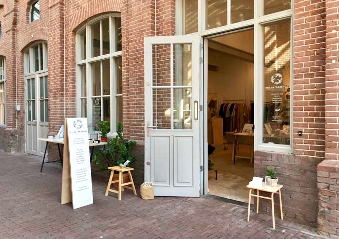Gathershop sells handmade jewelry and homeware at De Hallen.