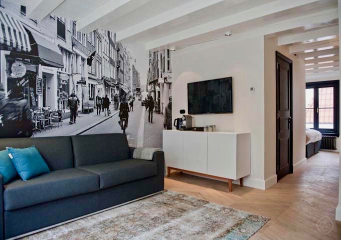 Berenstraat suite has a comfortable and spacious living area.