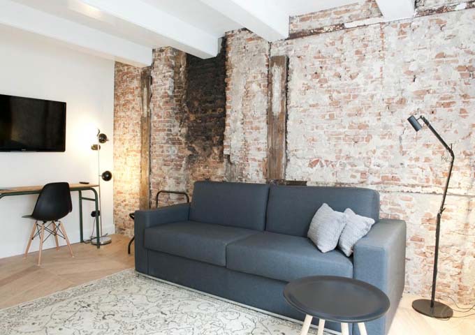 Runstraat suite features an exposed brick wall and remains of the original chimney.