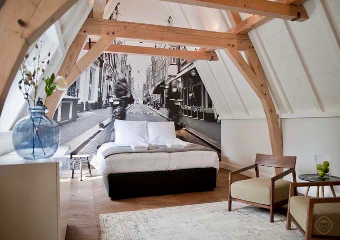 Wolvenstraat suite features wooden beams and street views.