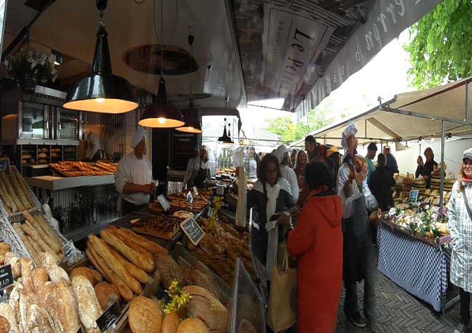 Noordermarkt holds farmers' markets on Mondays and Saturdays.