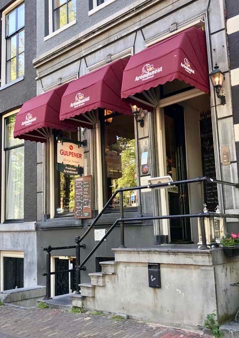 ‘t Arendsnest serves 200+ bottled and 30+ on tap Dutch beers.
