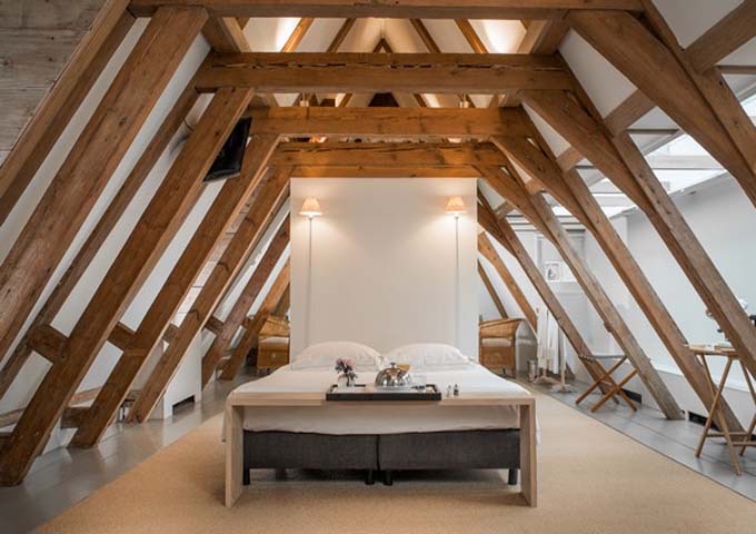 Dramatic Loft Suites have wooden beams and spacious bathrooms with tubs.
