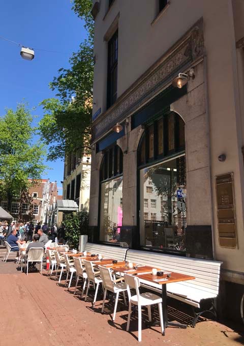 The Seafood Bar is renowned for its seafood platters and outdoor seating.
