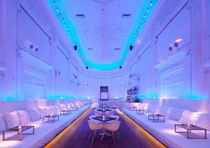 Supperclub Amsterdam features multi-course international menus and DJ sets.