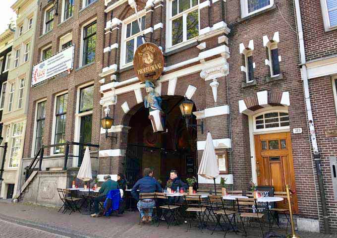 De Admiraal is popular for its selection of jenevers and local spirits.