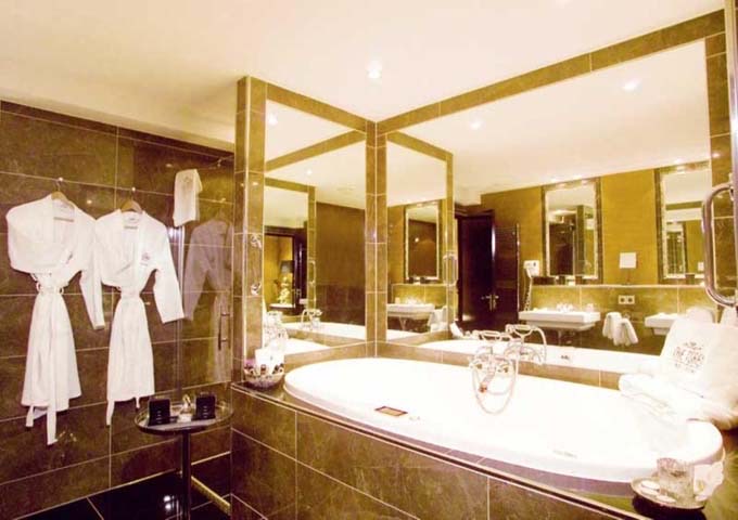 The Royal Suite has a jacuzzi and a rain shower.