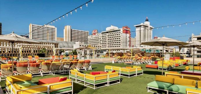Las Vegas Choice Hotel with Pool. 