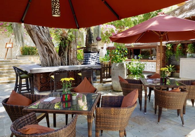 Sami Sami specializes in Italian food.