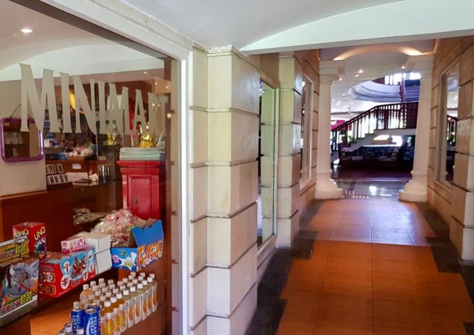 The lobby hosts a minimart and multiple boutiques.