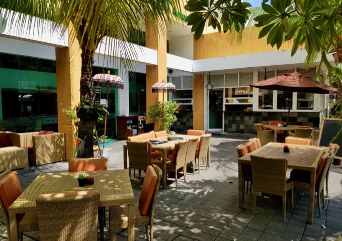 Bebek Tepi Sawah is well known for its duck.