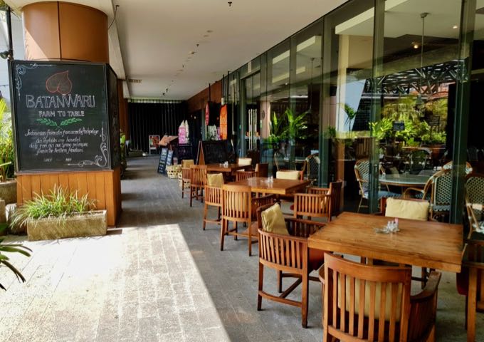 Kafe Batan Waru is located in Lippo Mall, close to the hotel.