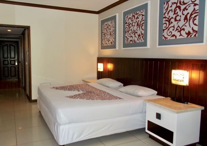 The spacious villas feature a contemporary Balinese decor.