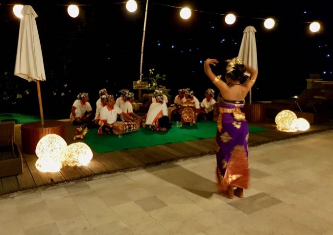 Some nights feature a Balinese dance and music show.