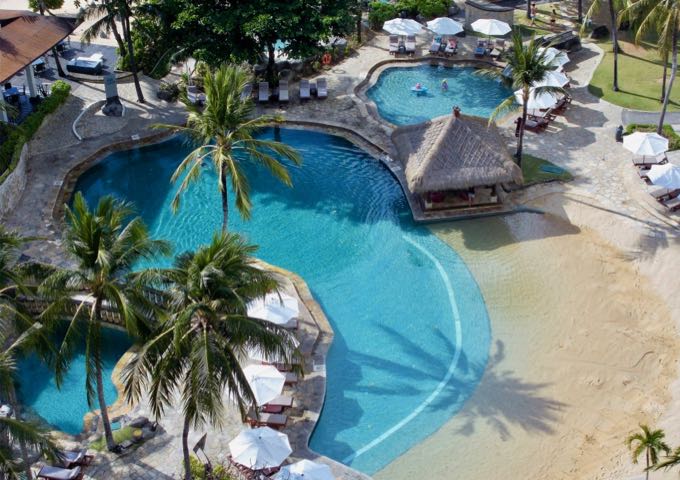 The 4 lagoon-shaped pools feature sandy beaches.